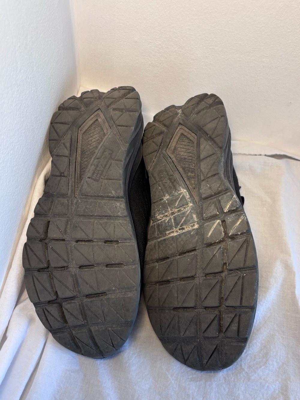 EUC Hoka One One Mach 5 running shoes black/black - Picture 5 of 5
